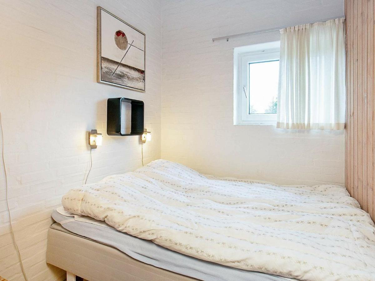 Amazing Home In Blavand With Wifi Habitación foto